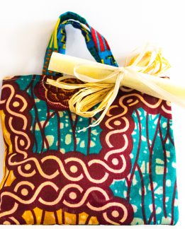 sacchetti bomboniere battesimo con sacchetti colorati e pergamene