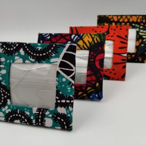 bomboniere solidali cornici porta-foto colorate e vivaci realizzate da donne tanzaniante con materiali di riciclo e foderate nelle tipiche stoffe africane WAX